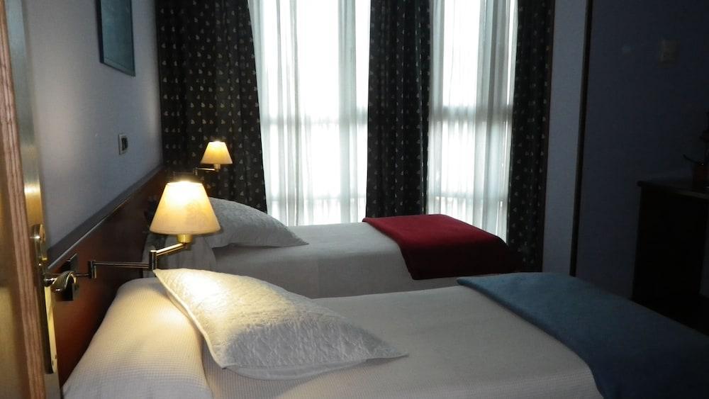 Nueva Plaza Hotel 3*